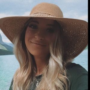 Meet your Posher, Alexandra